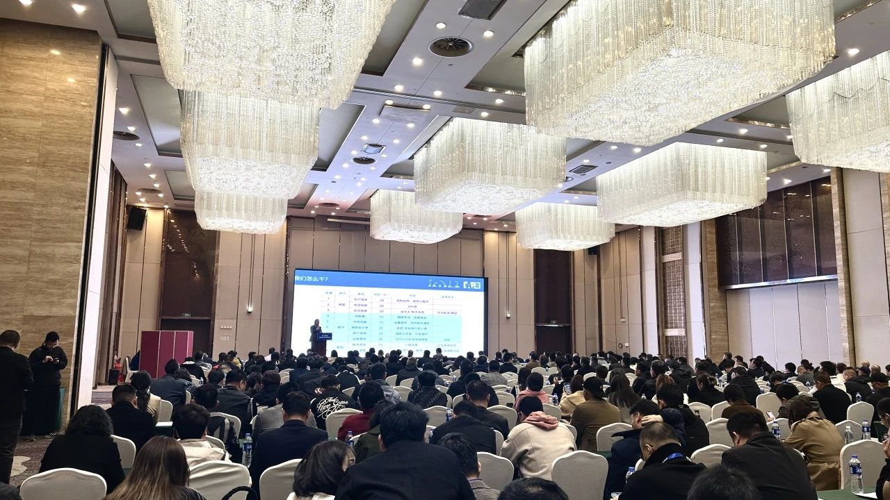 “爆品”来袭，签单不断！ 米兰平台app体育-官方版-米兰电竞直播
智能盛装亮相第八届全国高空作业平台租赁大会