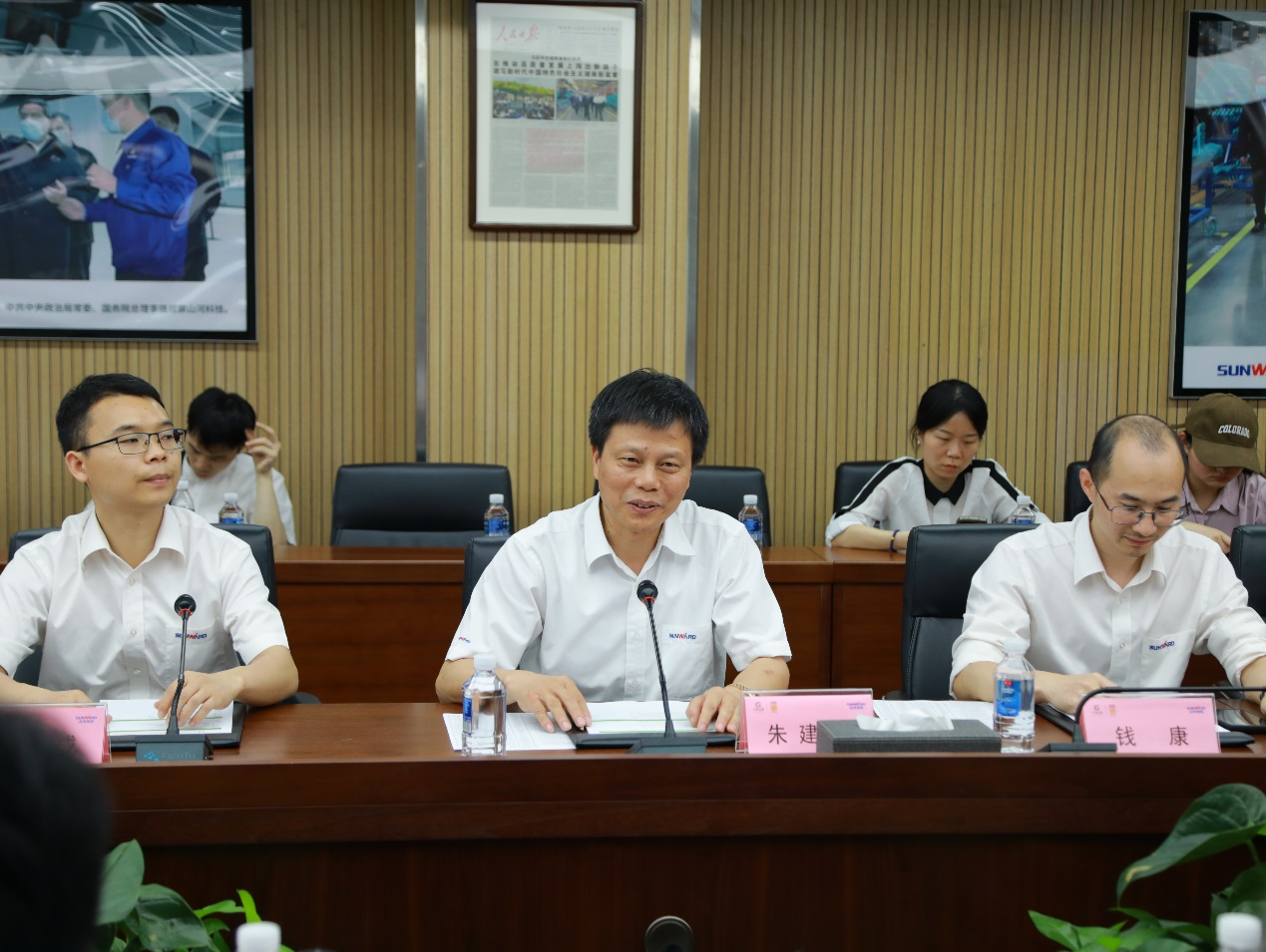 湘潭市工信局带队莅临米兰平台app体育-官方版-米兰电竞直播
智能开展智能制造现场观摩交流活动