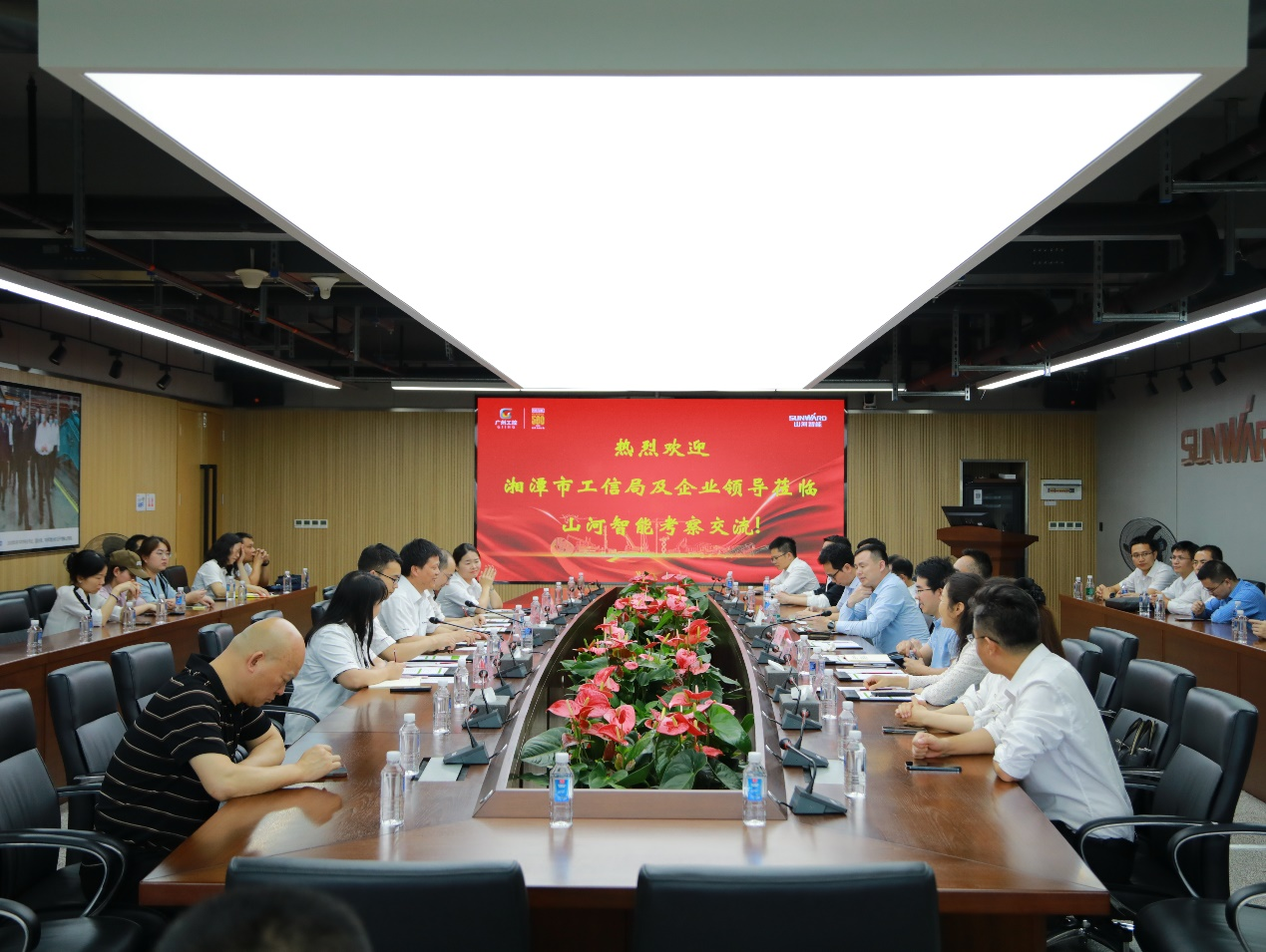 湘潭市工信局带队莅临米兰平台app体育-官方版-米兰电竞直播
智能开展智能制造现场观摩交流活动