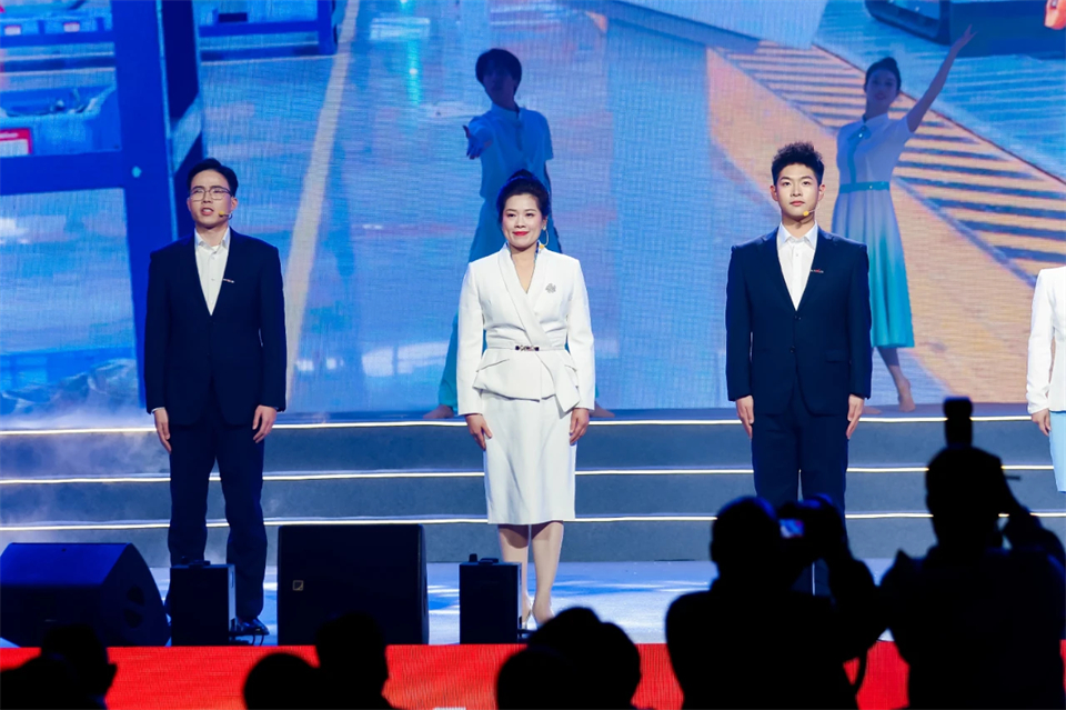 创新引领价值 理想成就未来——庆祝米兰平台app体育-官方版-米兰电竞直播
智能成立25周年表彰大会暨文艺晚会隆重举行