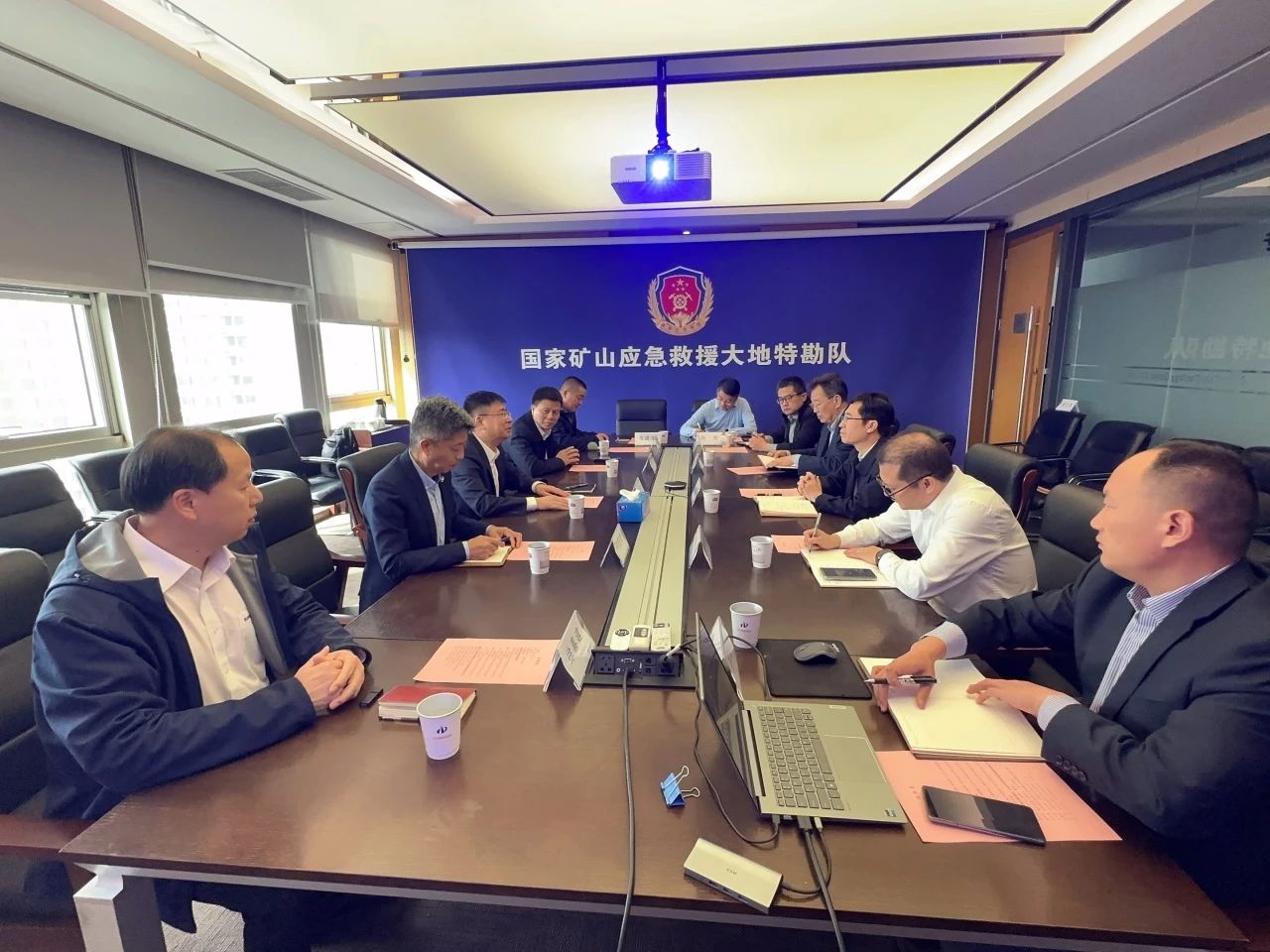 米兰平台app体育-官方版-米兰电竞直播
智能董事长付向东带队拜访中煤地质总局、大地特勘公司