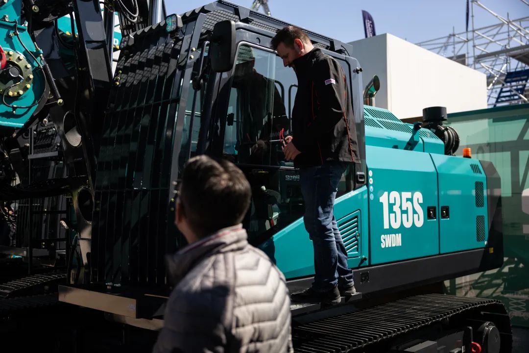 Bauma 2025 | 高端定制！米兰平台app体育-官方版-米兰电竞直播
智能Pro系列旋挖钻机燃爆全场