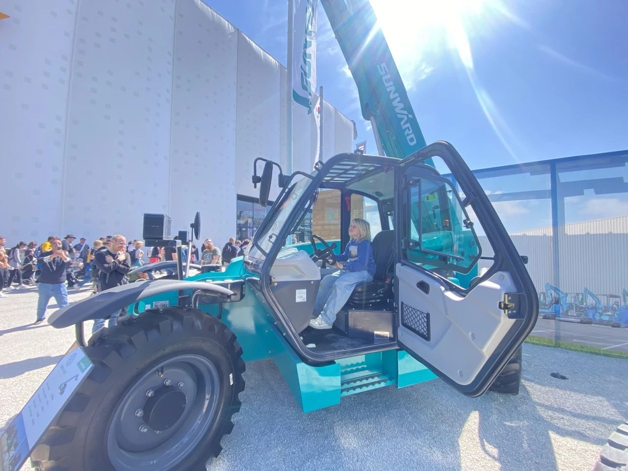 米兰平台app体育-官方版-米兰电竞直播
智能高空机械闪耀Bauma 2025！ 新能源技术与创新产品获全球瞩目
