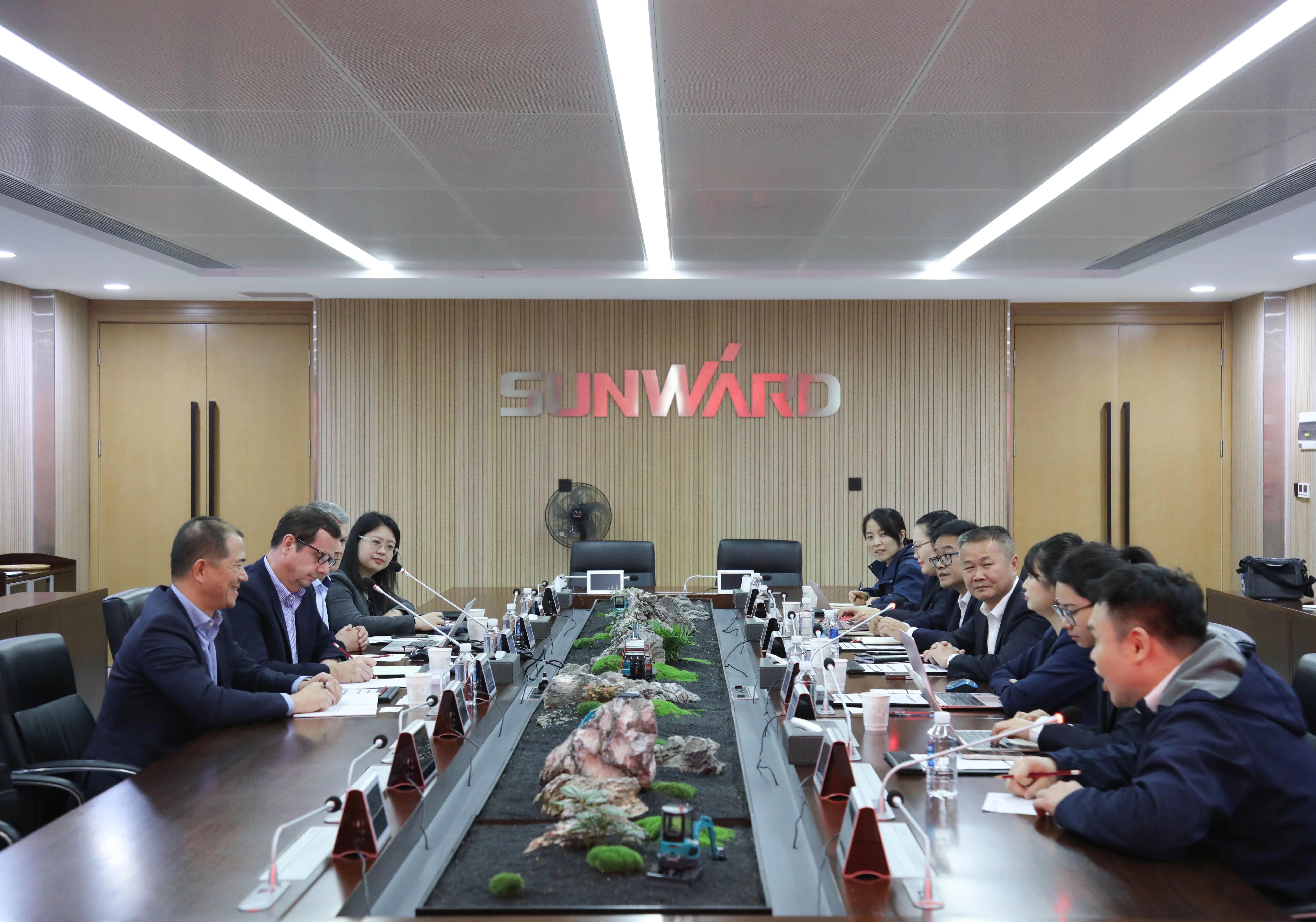 法巴租赁集团到访米兰平台app体育-官方版-米兰电竞直播
智能，共拓合作新篇章