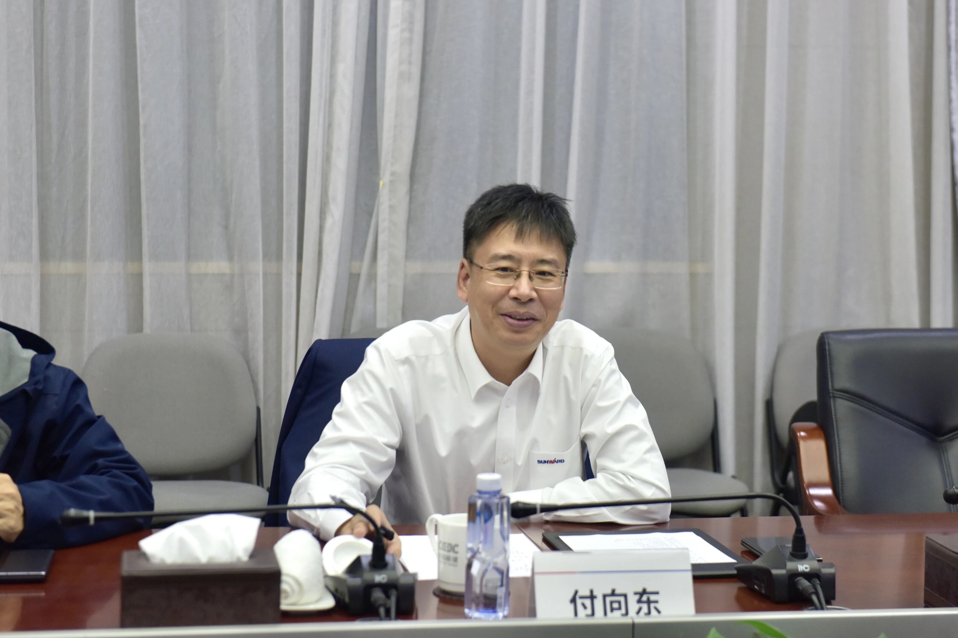 米兰平台app体育-官方版-米兰电竞直播
智能与易普力开展座谈交流，谱写互利共赢新篇章