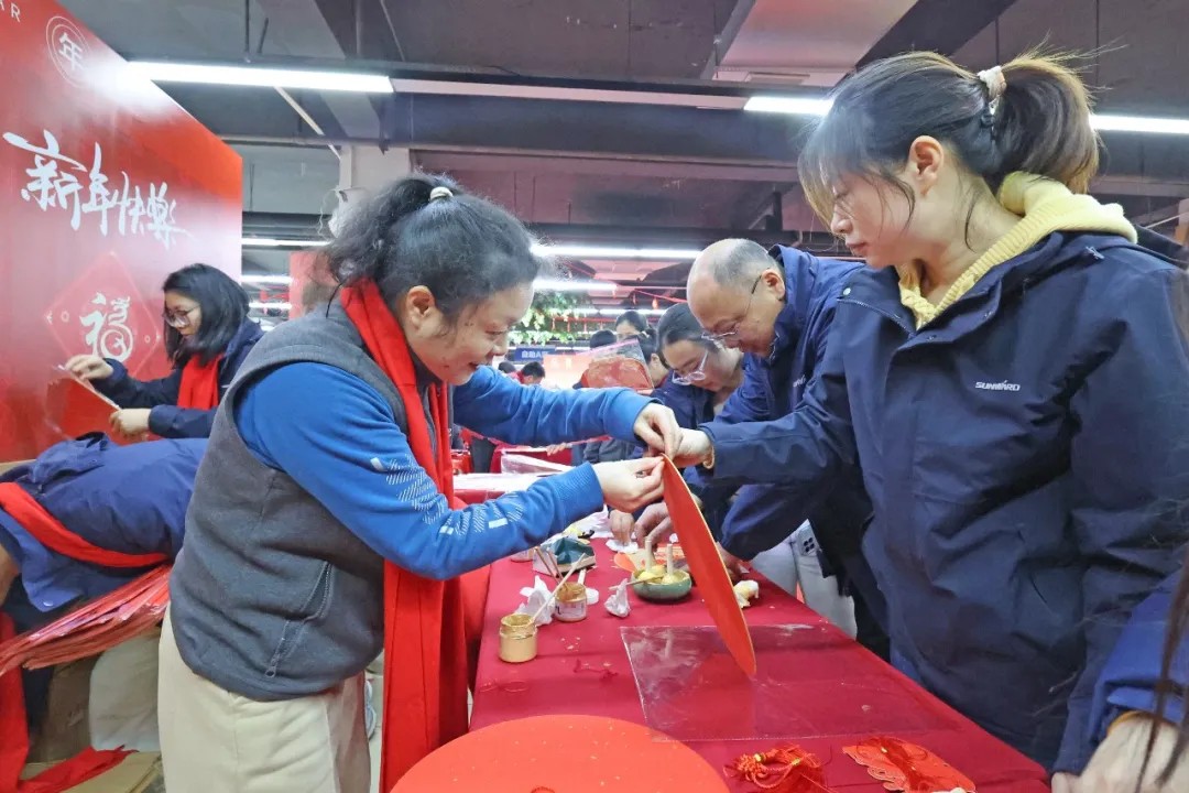 笔墨迎春，祝福暖心！在米兰平台app体育-官方版-米兰电竞直播
智能“囤”年味、送温暖、迎新春