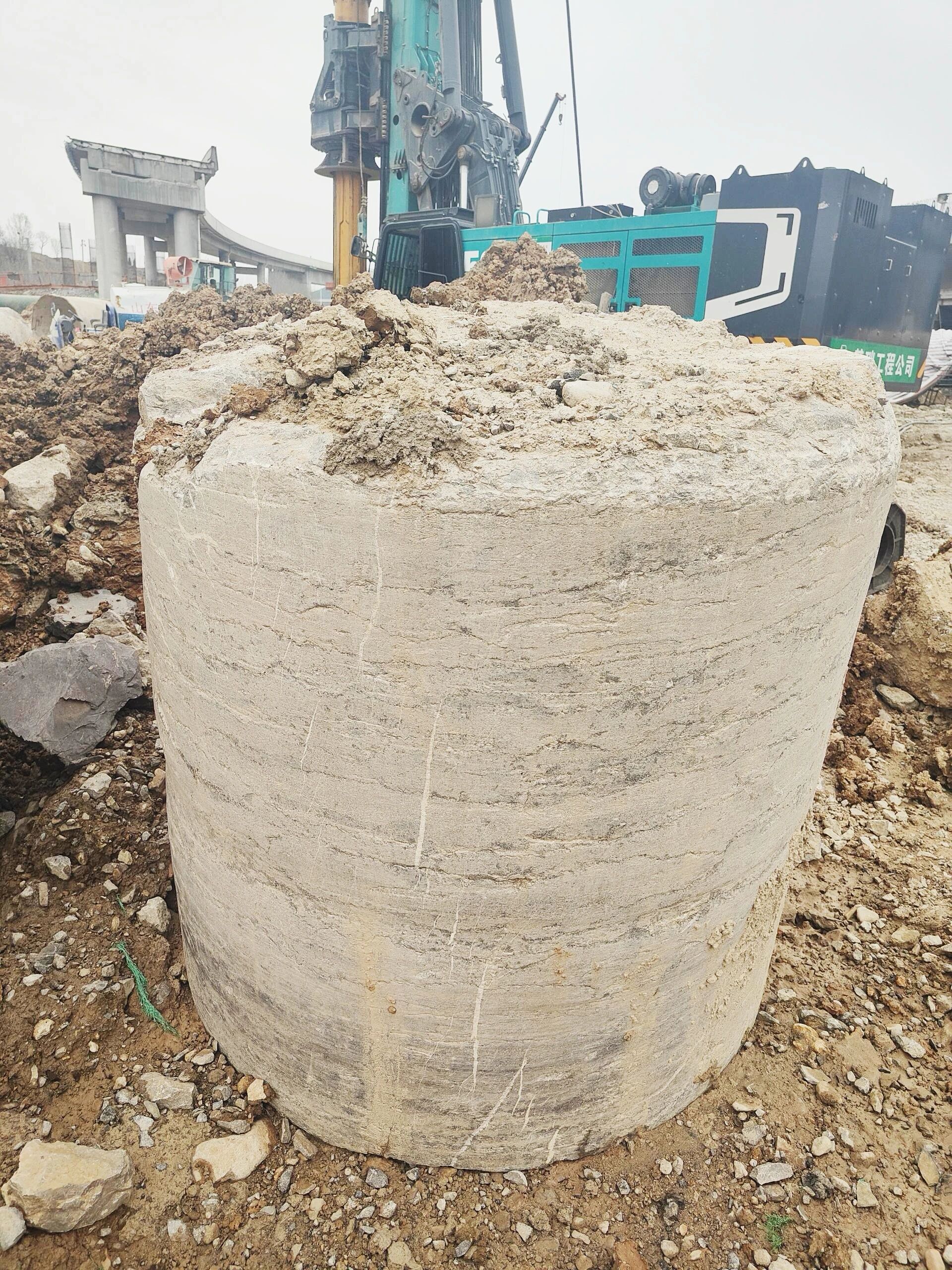“亮剑”济南绕城改扩建项目，米兰平台app体育-官方版-米兰电竞直播
智能增程式电动旋挖钻机高效入岩受好评
