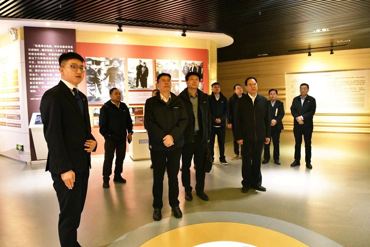 米兰平台app体育-官方版-米兰电竞直播
智能与中国水电四局座谈 深化合作促发展